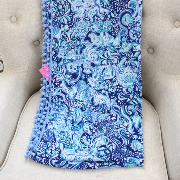Lilly Pulitzer Resort Loop Scarf, Wrap, Coverup - Picture 4 of 4